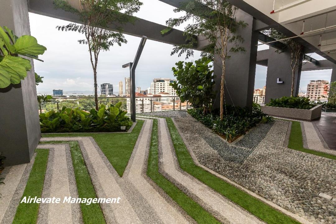 Tropicana 218 X Airlevate Suites George Town Exteriör bild